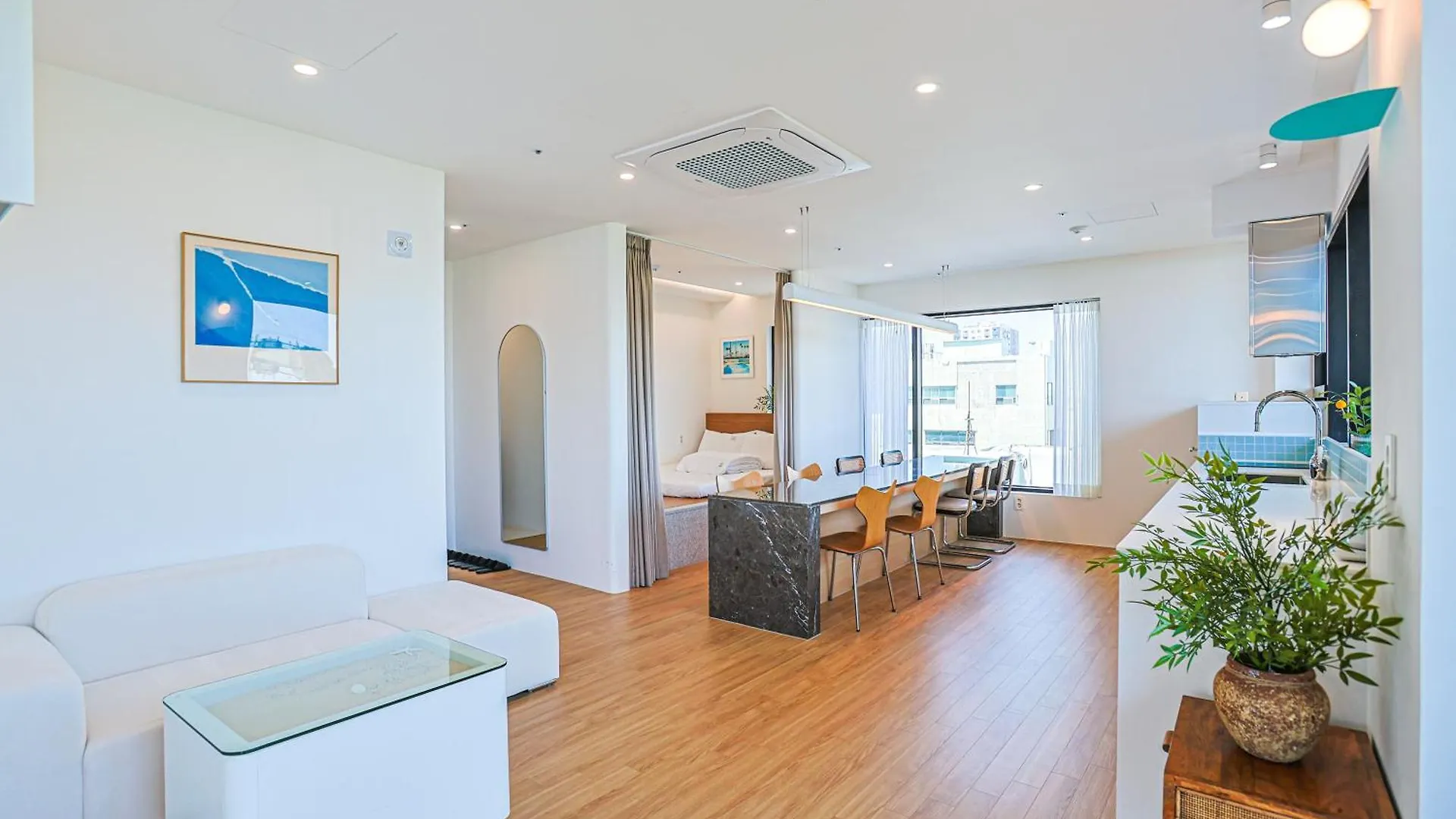 Paul Mare Pool Villa Busan