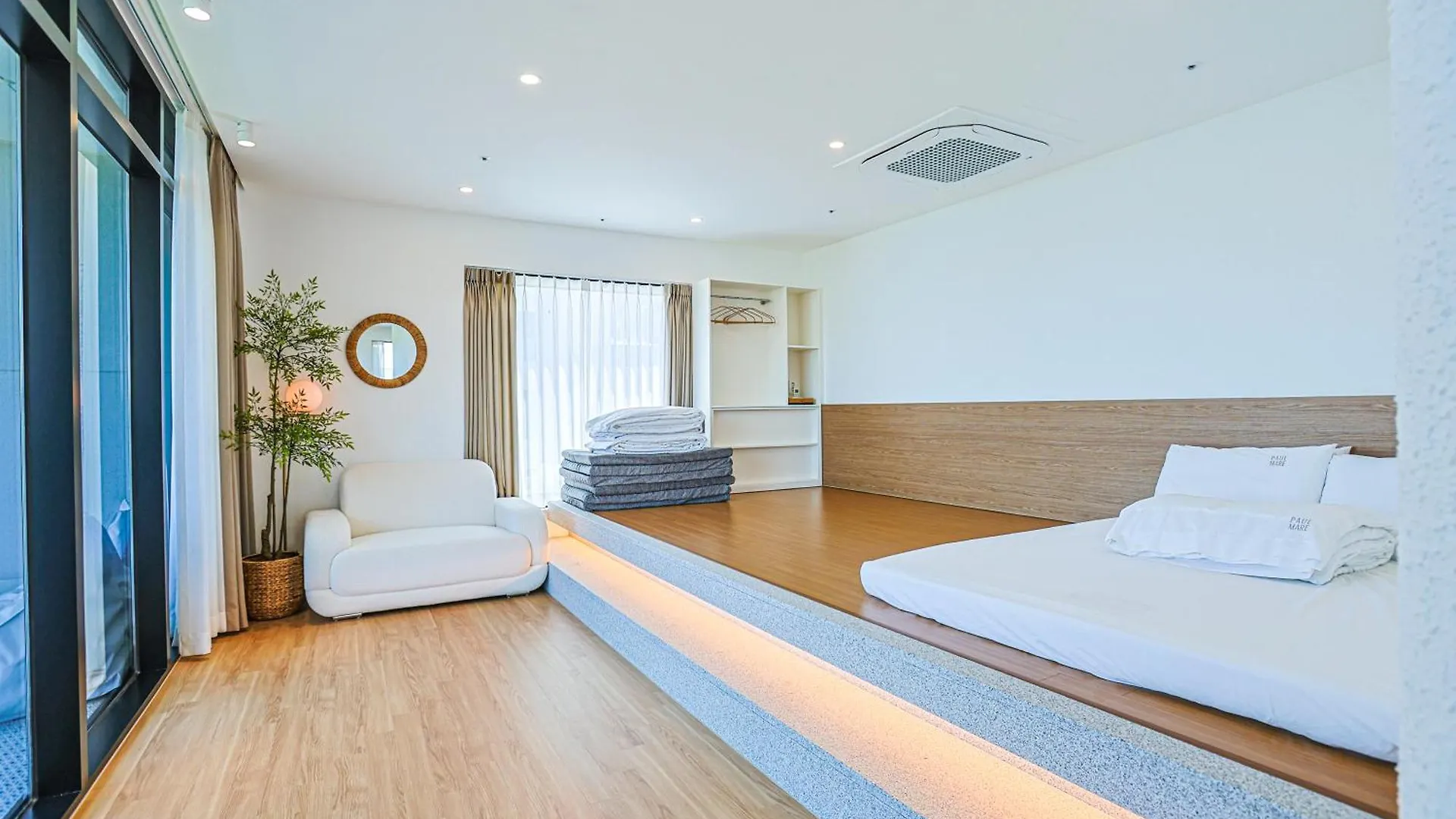 Holiday home Paul Mare Pool Villa Busan